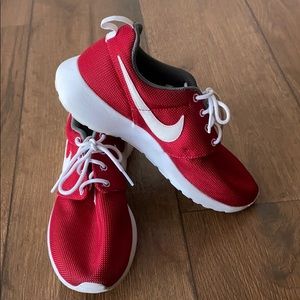 Nike Roshe Red Size 6.5Y/8W